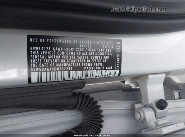 3VW5DAAT9KM502253 2019 VOLKSWAGEN BEETLE Silver Widok komory silnika