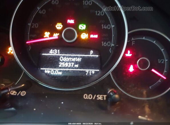 3VW5DAAT9KM502253 2019 VOLKSWAGEN BEETLE Silver Widok tylnych siedzeń