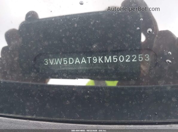 3VW5DAAT9KM502253 2019 VOLKSWAGEN BEETLE Silver 