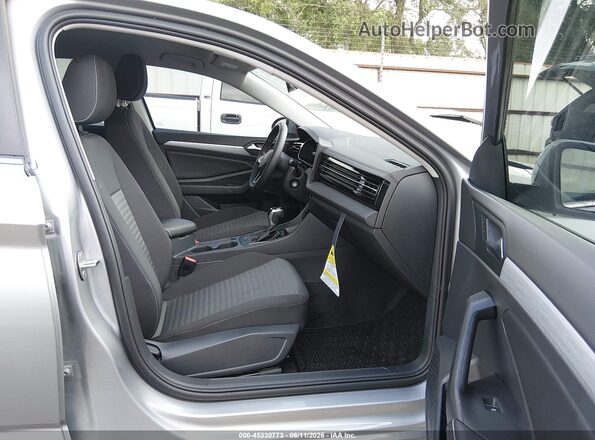 3VW5W7BU3TM026202 2026 VOLKSWAGEN JETTA Silver Вид салону спереду
