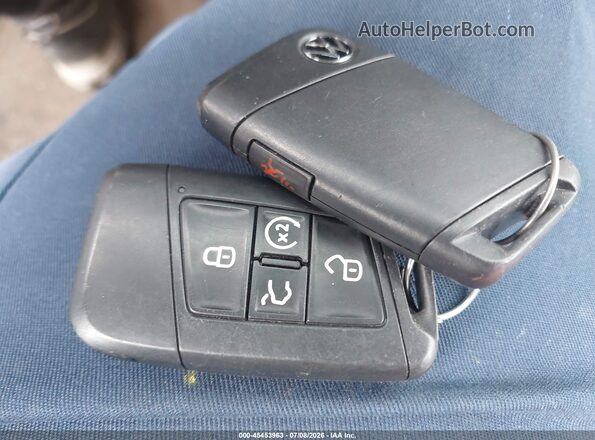 3VW7M7BU3RM081482 2024 VOLKSWAGEN JETTA Silver Vista del salpicadero