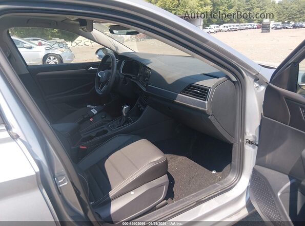 3VW7M7BU5PM042602 2023 VOLKSWAGEN JETTA Silver Front interior view