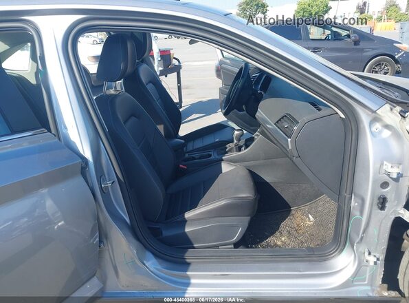 3VW7M7BU9NM023967 2022 VOLKSWAGEN JETTA Gray Вид салону спереду