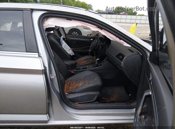 3VW7M7BUXPM019512 2023 VOLKSWAGEN JETTA Серебряный Вид салона спереди