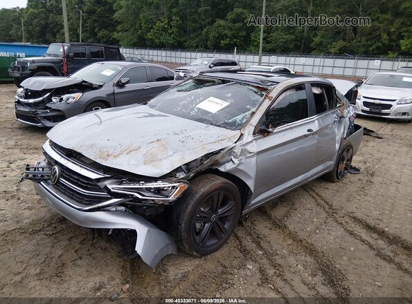 3VW7M7BUXPM019512 2023 VOLKSWAGEN JETTA Серебряный Вид спереди