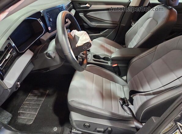 3VW7X7BU6SM060221 2025 VOLKSWAGEN JETTA Gray Front interior view