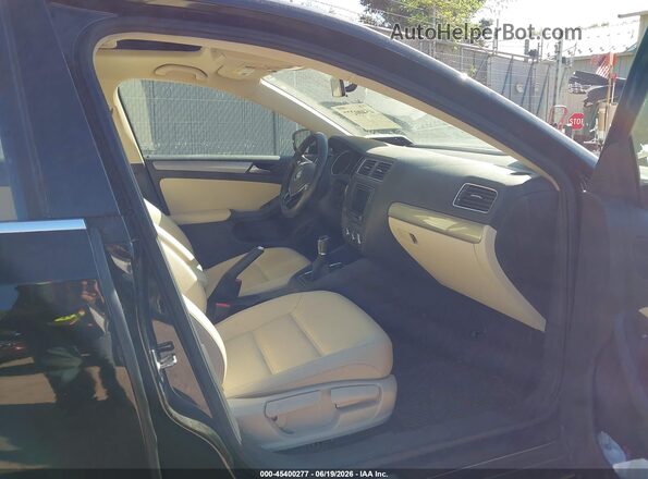3VWB67AJ0JM211346 2018 VOLKSWAGEN JETTA Black Вид салону спереду