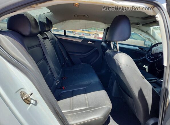 3VWB67AJ4HM316420 2017 VOLKSWAGEN JETTA Серебряный Вид задних сидений
