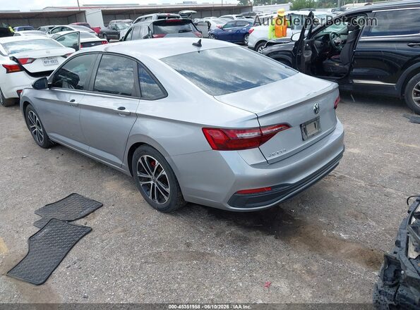 3VWBM7BU0NM018666 2022 VOLKSWAGEN JETTA Серебряный Задняя левая четверть