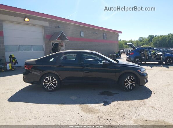 3VWBM7BU3RM066040 2024 VOLKSWAGEN JETTA Black Սալոնի հետևի տեսք