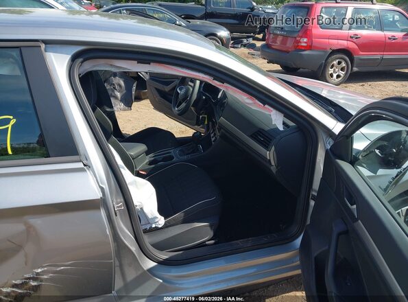 3VWBM7BU7PM028940 2023 VOLKSWAGEN JETTA Silver Front interior view