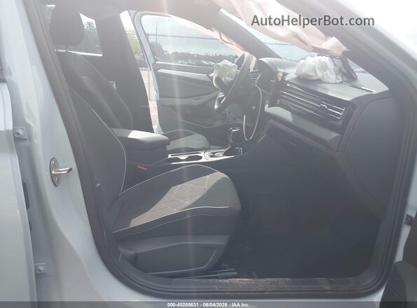 3VWBW7BU2TM044614 2026 VOLKSWAGEN JETTA Blue Front interior view