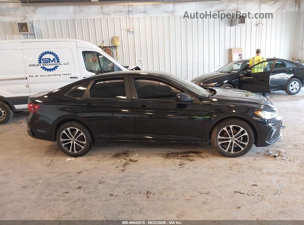 3VWBX7BU3SM104394 2025 VOLKSWAGEN JETTA Black უკანა სალონის ხედი