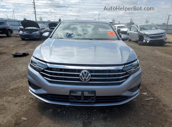 3VWC57BU8MM090490 2021 VOLKSWAGEN JETTA Silver Widok z przodu