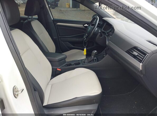 3VWC57BU9KM080726 2019 VOLKSWAGEN JETTA White Front interior view