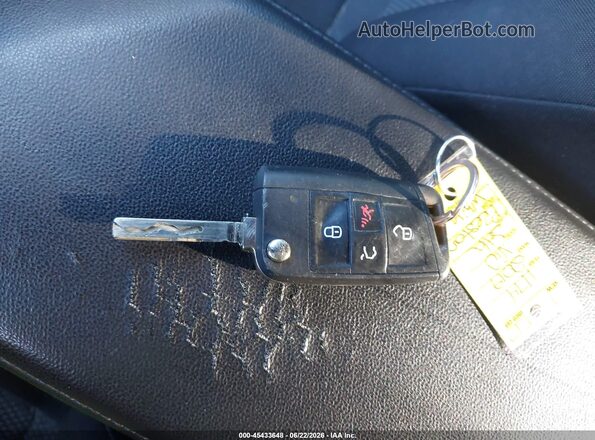 3VWC57BU9KM087966 2019 VOLKSWAGEN JETTA Белый Вид панели приборов