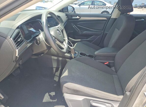 3VWCB7BU7KM248520 2019 VOLKSWAGEN JETTA Серебряный Вид салона спереди