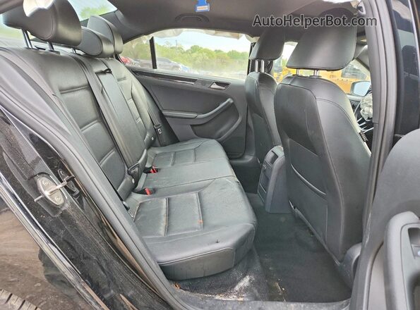 3VWD17AJ1JM255265 2018 VOLKSWAGEN JETTA Black უკანა სავარძლების ხედი