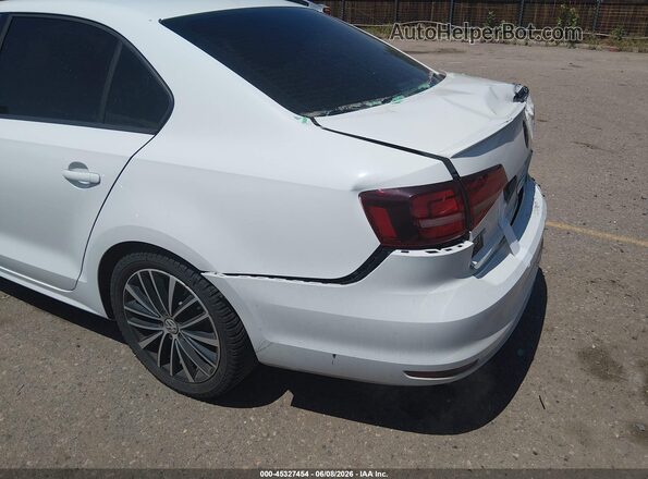 3VWD17AJ2GM413671 2016 VOLKSWAGEN JETTA White 
