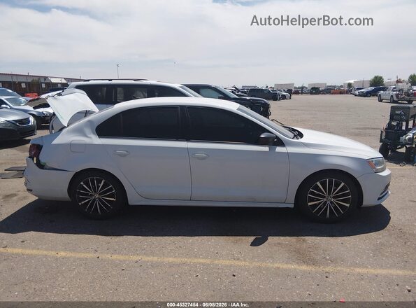 3VWD17AJ2GM413671 2016 VOLKSWAGEN JETTA White Rear interior view