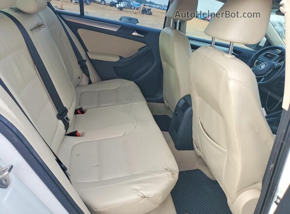 3VWD67AJ3GM240258 2016 VOLKSWAGEN JETTA White Вид задніх сидінь