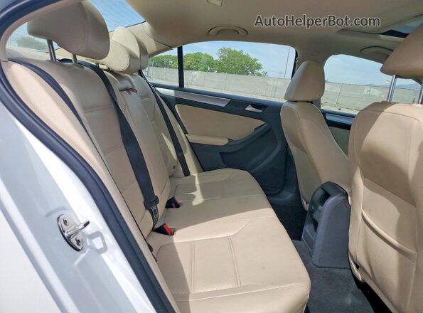 3VWDB7AJ0HM318671 2017 VOLKSWAGEN JETTA White 
