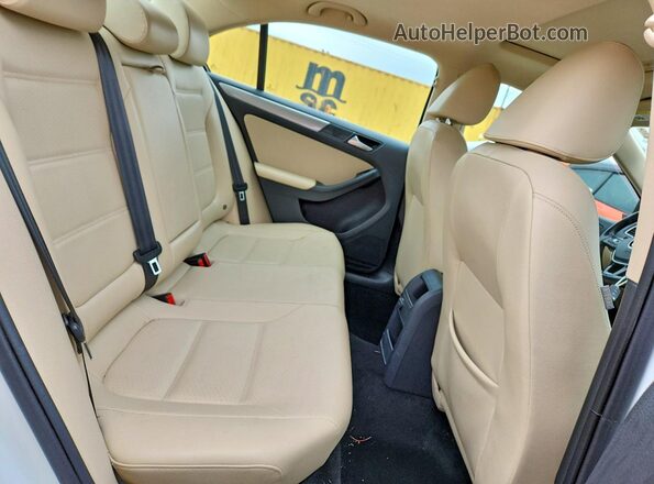 3VWDB7AJ0JM213280 2018 VOLKSWAGEN JETTA White Հետևի նստատեղերի տեսք