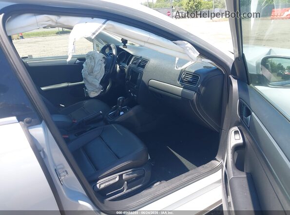 3VWDB7AJ1HM286328 2017 VOLKSWAGEN JETTA Белый Вид салона спереди