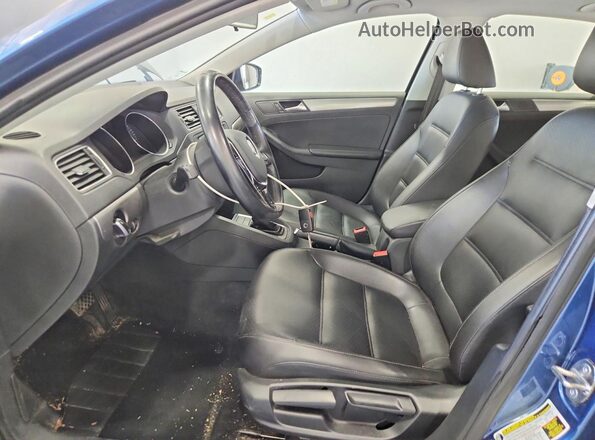 3VWDB7AJ3JM250145 2018 VOLKSWAGEN JETTA Blue Front interior view