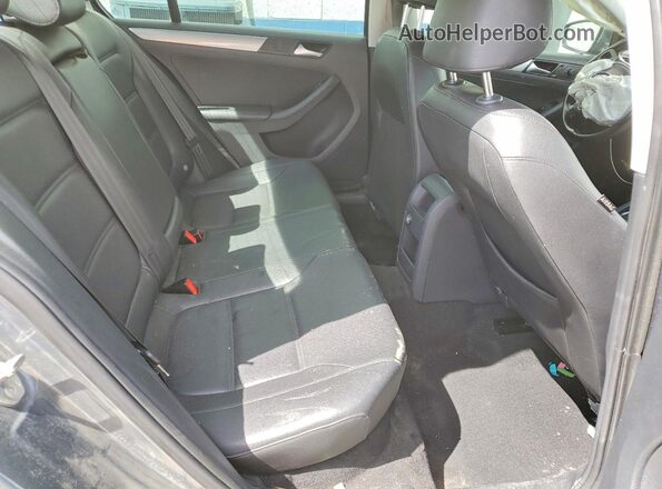 3VWDB7AJ5HM221093 2017 VOLKSWAGEN JETTA Gray Rear seats view