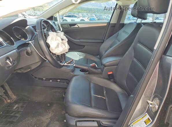 3VWDB7AJ5HM221093 2017 VOLKSWAGEN JETTA Gray Front interior view