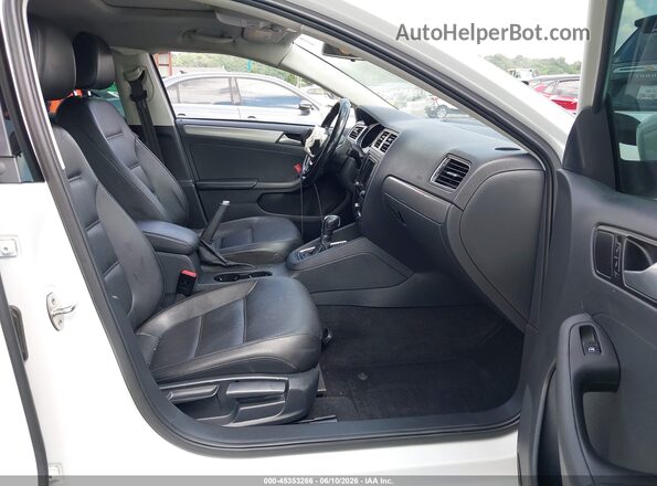 3VWDB7AJ5JM213596 2018 VOLKSWAGEN JETTA White Вид салону спереду