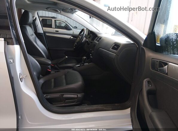 3VWDB7AJ6HM346975 2017 VOLKSWAGEN JETTA White წინა სალონის ხედი