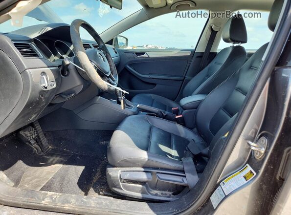 3VWDB7AJ6JM223053 2018 VOLKSWAGEN JETTA Серый Вид салона спереди