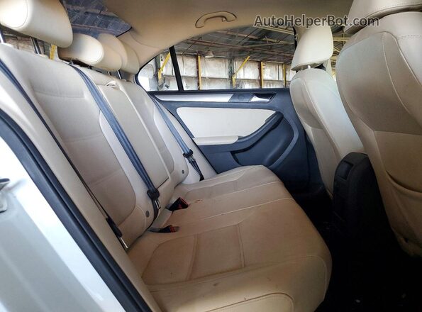 3VWDB7AJ7HM281344 2017 VOLKSWAGEN JETTA White Widok tylnych siedzeń