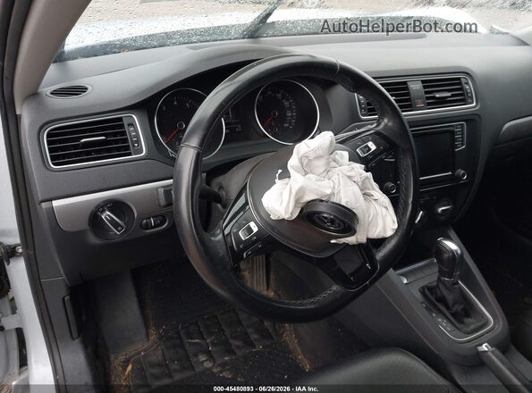 3VWDB7AJ8HM284561 2017 VOLKSWAGEN JETTA Gray 