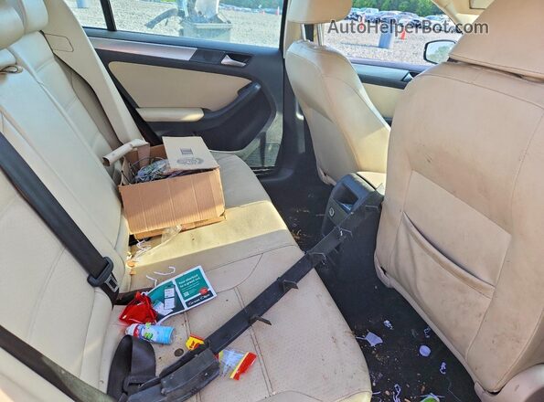 3VWDB7AJ9HM314490 2017 VOLKSWAGEN JETTA Burgundy Rear seats view