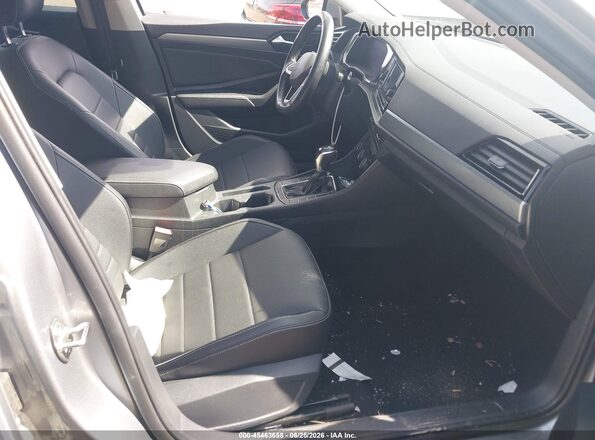 3VWEM7BU5NM033290 2022 VOLKSWAGEN JETTA Silver Widok wnętrza z przodu