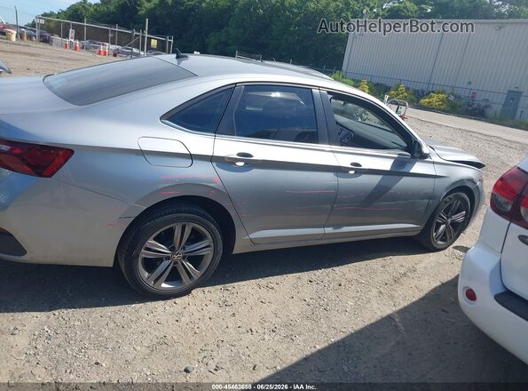 3VWEM7BU5NM033290 2022 VOLKSWAGEN JETTA Silver Widok wnętrza z tyłu