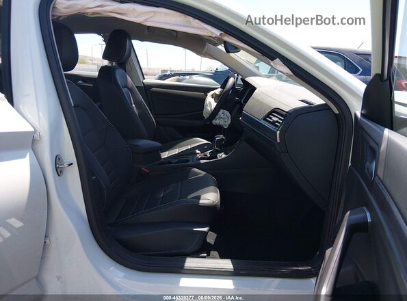 3VWEM7BU7RM050419 2024 VOLKSWAGEN JETTA White Front interior view