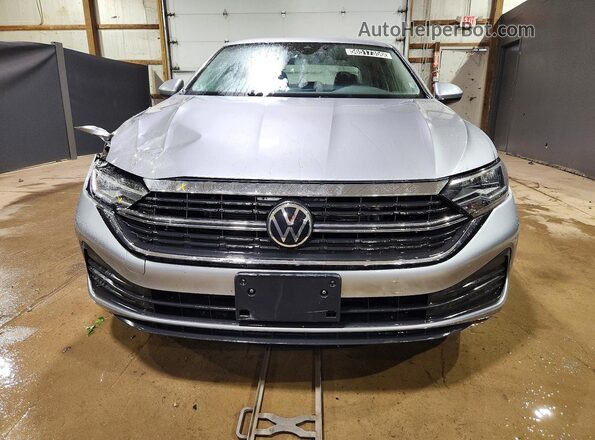 3VWEM7BU8RM087995 2024 VOLKSWAGEN JETTA Silver Դիմացի տեսք