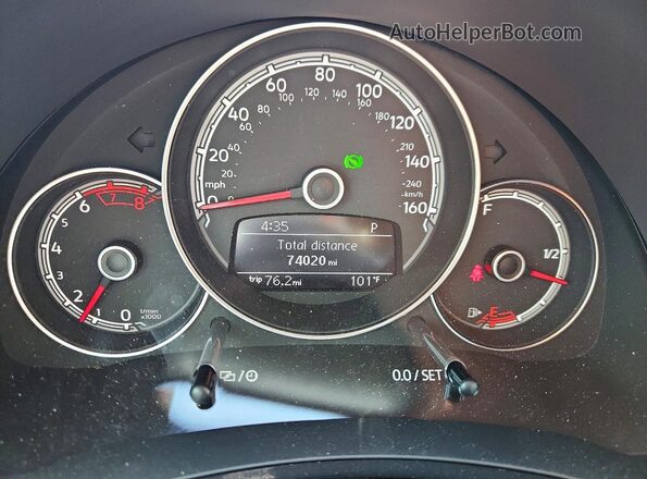 3VWF17AT1HM616708 2017 VOLKSWAGEN BEETLE Silver Vista del cuadro de instrumentos