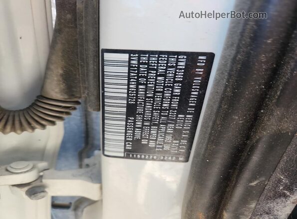 3VWF17AT4HM625726 2017 VOLKSWAGEN BEETLE White Widok komory silnika