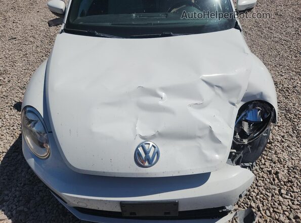 3VWF17AT4HM625726 2017 VOLKSWAGEN BEETLE White Widok wnętrza z tyłu