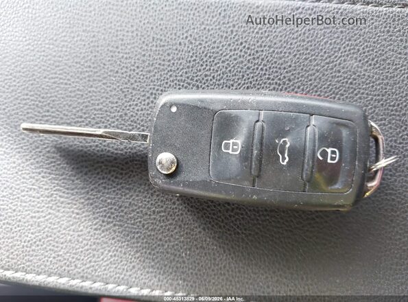 3VWF17AT8HM618665 2017 VOLKSWAGEN BEETLE Серый Вид панели приборов