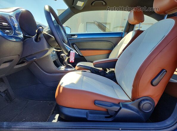 3VWF17ATXHM624287 2017 VOLKSWAGEN BEETLE Blue Widok wnętrza z przodu
