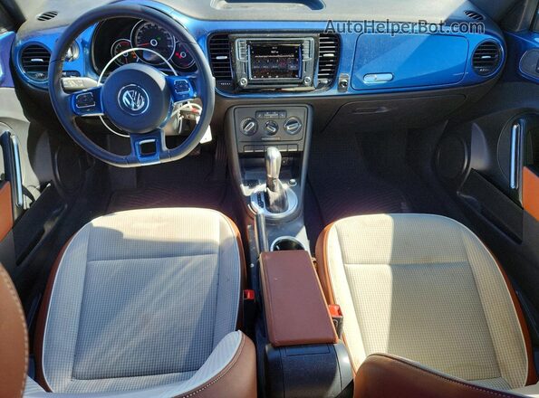3VWF17ATXHM624287 2017 VOLKSWAGEN BEETLE Blue Widok deski rozdzielczej