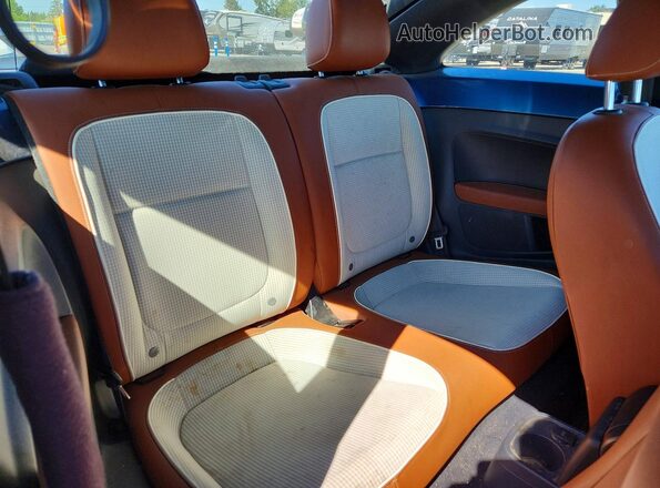 3VWF17ATXHM624287 2017 VOLKSWAGEN BEETLE Blue Widok tylnych siedzeń