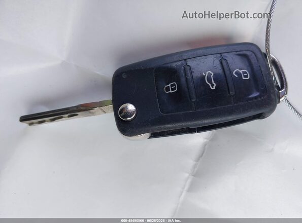 3VWFD7AT2KM706691 2019 VOLKSWAGEN BEETLE Синий Вид панели приборов