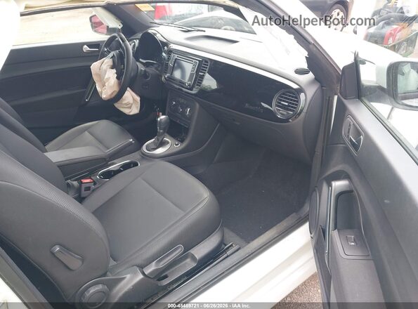 3VWFD7AT5JM706246 2018 VOLKSWAGEN BEETLE White Front interior view